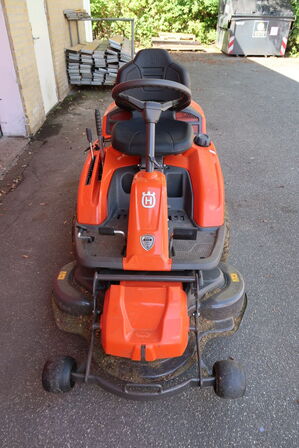 Plænetraktor HUSQVARNA R 214TC (Kun kørt 3,5 timer)
