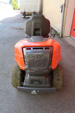 Plænetraktor HUSQVARNA R 214TC (Kun kørt 3,5 timer)