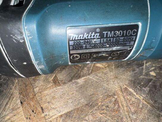 Slagboremaskine 230V MAKITA HR2230 og Multimakine 230V MAKITA TM3010C