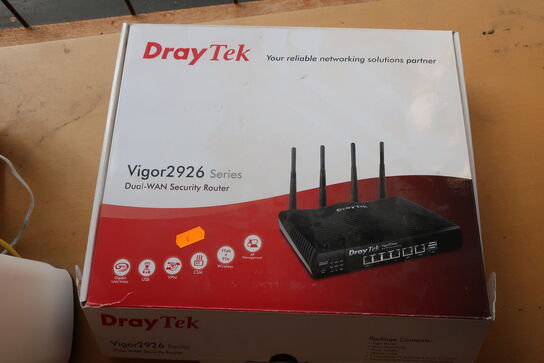 2 stk. router med div kabler