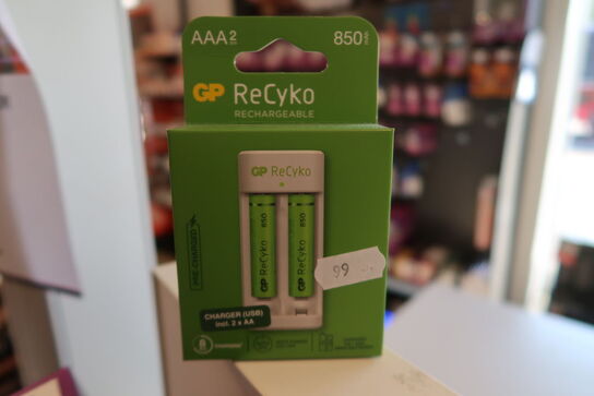 8 pk. GP ReCyko Batterilader E211 (USB) inkl. 2 x AAA 850 mAh batterier