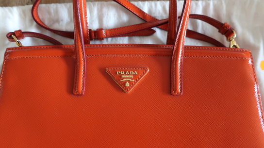 Taske PRADA Orange Saffiano Vernice Leather Parabole Tote