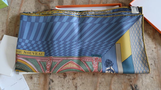 Tørklæde HERMES Carre 90 cm. Twill 100% Soie Grand Theatre Nouveau AL/B