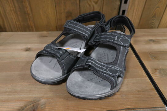 Reserved Trekking Herre Sandal Str 45