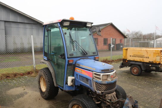 Traktor ISEKI TM3240 med fejekost NESBO