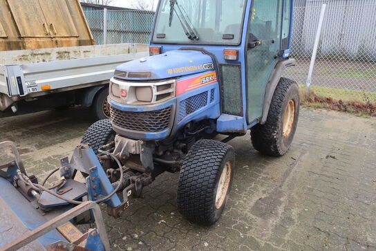 Traktor ISEKI TM3240 med fejekost NESBO