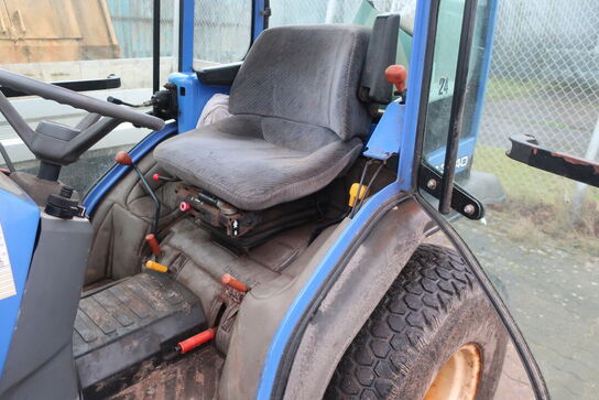 Traktor ISEKI TM3240 med fejekost NESBO