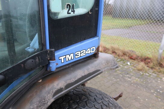 Traktor ISEKI TM3240 med fejekost NESBO