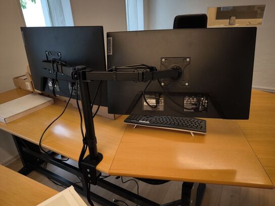 2 stk. skærme LENOVO G27Q-30 med holder, samt mus og tastatur