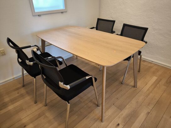 Bord med 4 stole