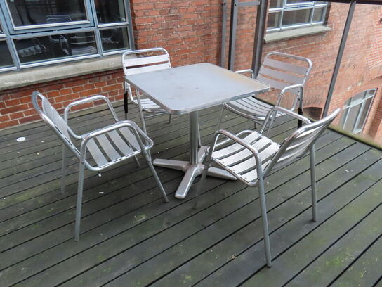 7 stk. haveborde med 7 stk. stole bl.a. FRITZ HANSEN