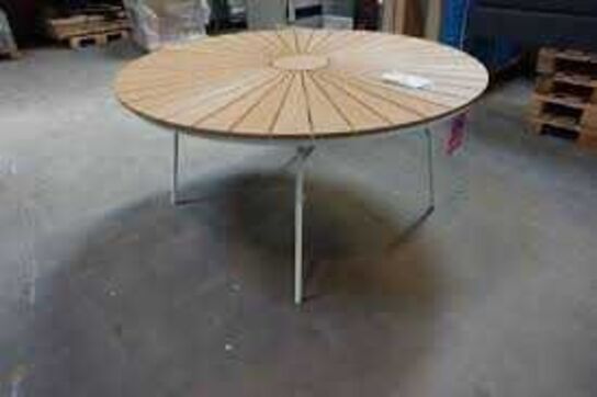 Kerteminde teak - nonwood havebord Ø150 cm, hvidt stel