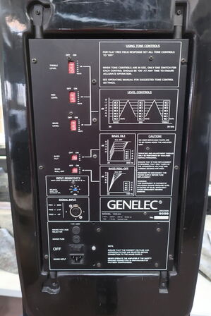 2 stk. højtaler GENELEC 1022A med stativ