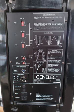 2 stk. højtaler GENELEC 1022A med stativ