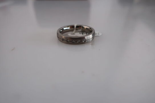 Ring i titanium