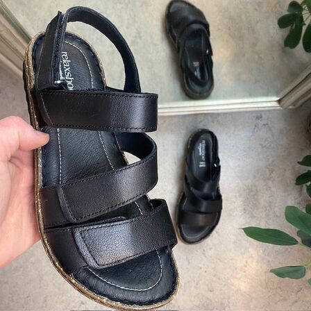 Sort skindsandal med fire indstillelige remme fra Relaxshoe 942-001NE - Str. 40