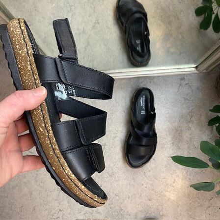 Sort skindsandal med fire indstillelige remme fra Relaxshoe 942-001NE - Str. 41