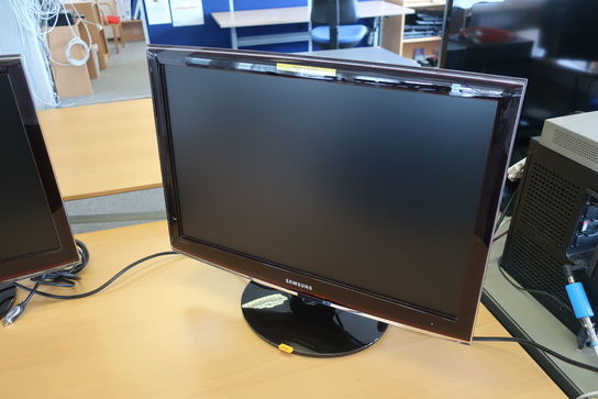 2 stk. monitors SAMSUNG SyncMaster T240