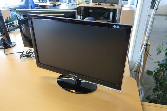 Monitor SAMSUNG SyncMaster P2450 (u. strømforsyning)