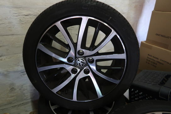 4 stk. 17”Originale VW Fælge med  Pirelli dæk - Str. 225/45/17