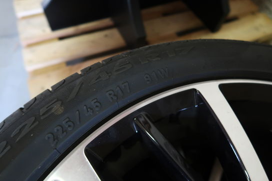 4 stk. 17”Originale VW Fælge med  Pirelli dæk - Str. 225/45/17