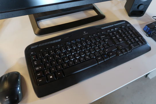 HP ZR24w 24" skærm, keyboard, mus & højtaler