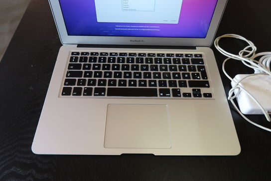 Apple MacBook Air 13" I5-5350U 2017