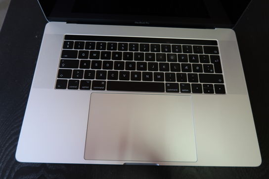 Apple MacBook Pro 15" I7-7700HQ Touch/Mid-2017