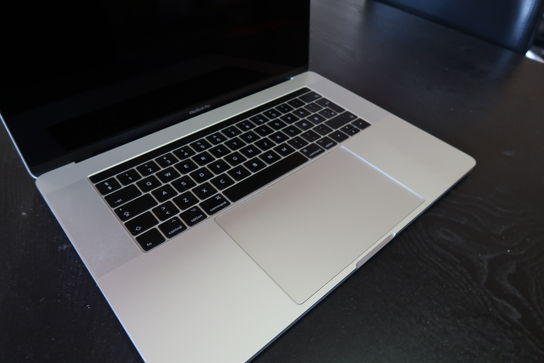 Apple MacBook Pro 15" I7-7700HQ Touch/Mid-2017