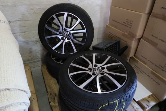 4 stk. 17”Originale VW Fælge med  Pirelli dæk - Str. 225/45/17