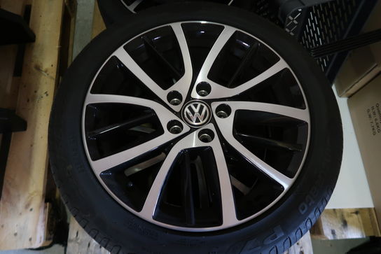 4 stk. 17”Originale VW Fælge med  Pirelli dæk - Str. 225/45/17