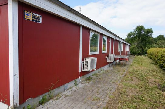 Pavillion til fundament med solceller og varmepumper 232 m2.