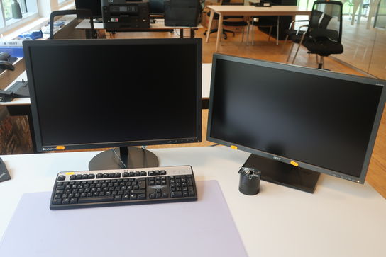 2 stk. skærm LENOVO og 24" og 20"  tastatur og dockingstation til Thinkpad