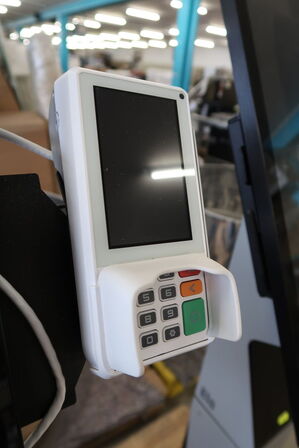 ELO Self-service stand with touch PC and payment terminal