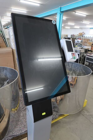 ELO Self-service stand with touch PC and payment terminal