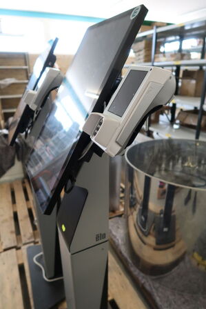 ELO Self-service stand with touch PC and payment terminal