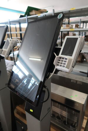 ELO Self-service stand with touch PC and payment terminal