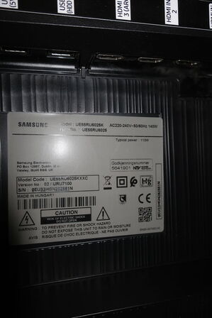 Fjernsyn SAMSUNG UE55RU6025K med fjernebetjening