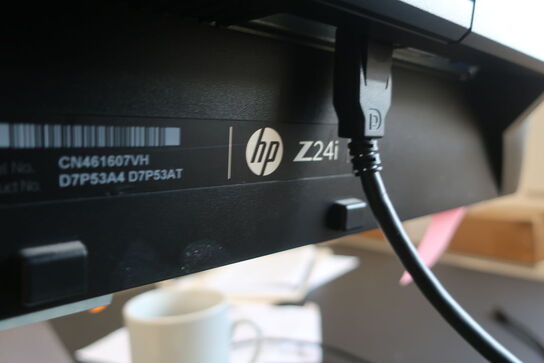 2 stk. computerskærme HP Z24 med dockingstation, tastatur