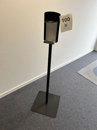 Stander til dispenser/pumpeflaske (Sort/Alu) inkl. infotavle (skiftbar)