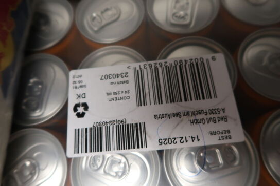 Div. Kildevand, energy drink REDBULL, juice CAPRI-SUN m.m.