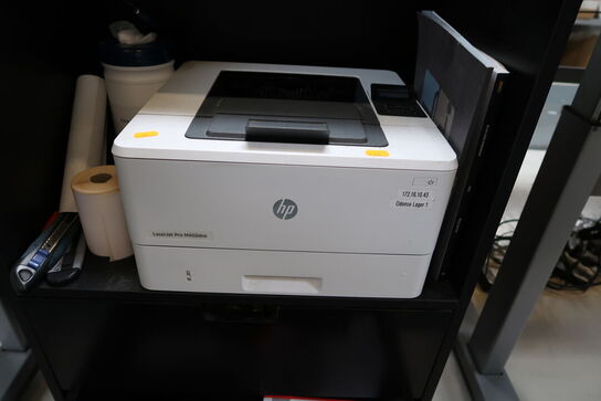 Printer HP LaserJet Pro M402dne samt labelprinter ZEBRA