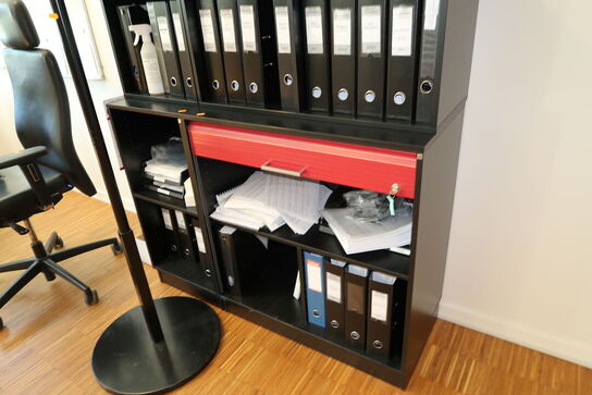 Stumtjener samt 4 stk. reoler/skabe CUBE DESIGN uden indhold