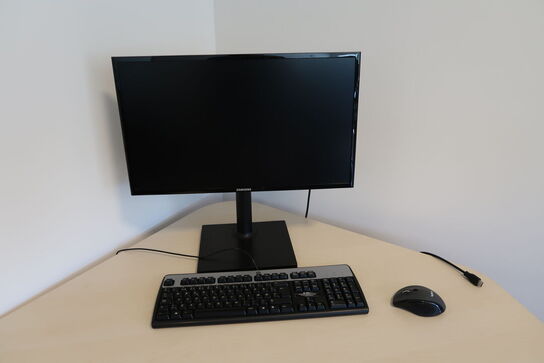 Bord med computerskærm SAMSUNG F24T400FHR, tastatur og mus 