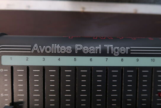 Avolites Pearl Tiger Lighting Console