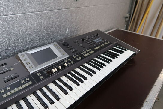 Roland G-70 Music Workstation