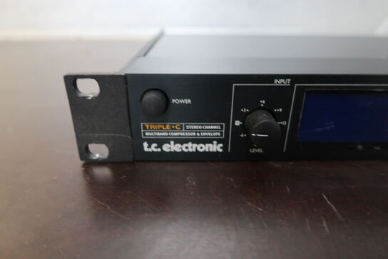 TC Electronic Triple C MAN003 Guitar Effect Pedal Stereo Channel Compressor Rack