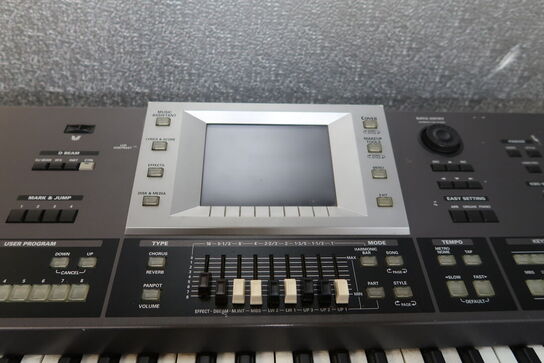 Roland G-70 Music Workstation