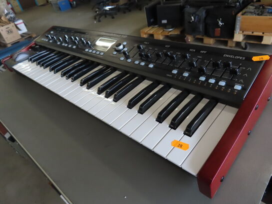 Analog Synthesizer BEHRINGER DEEPMIND 12
