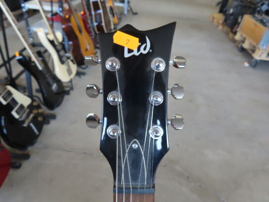 Guitar LTD EC-50 inkl. Stativ